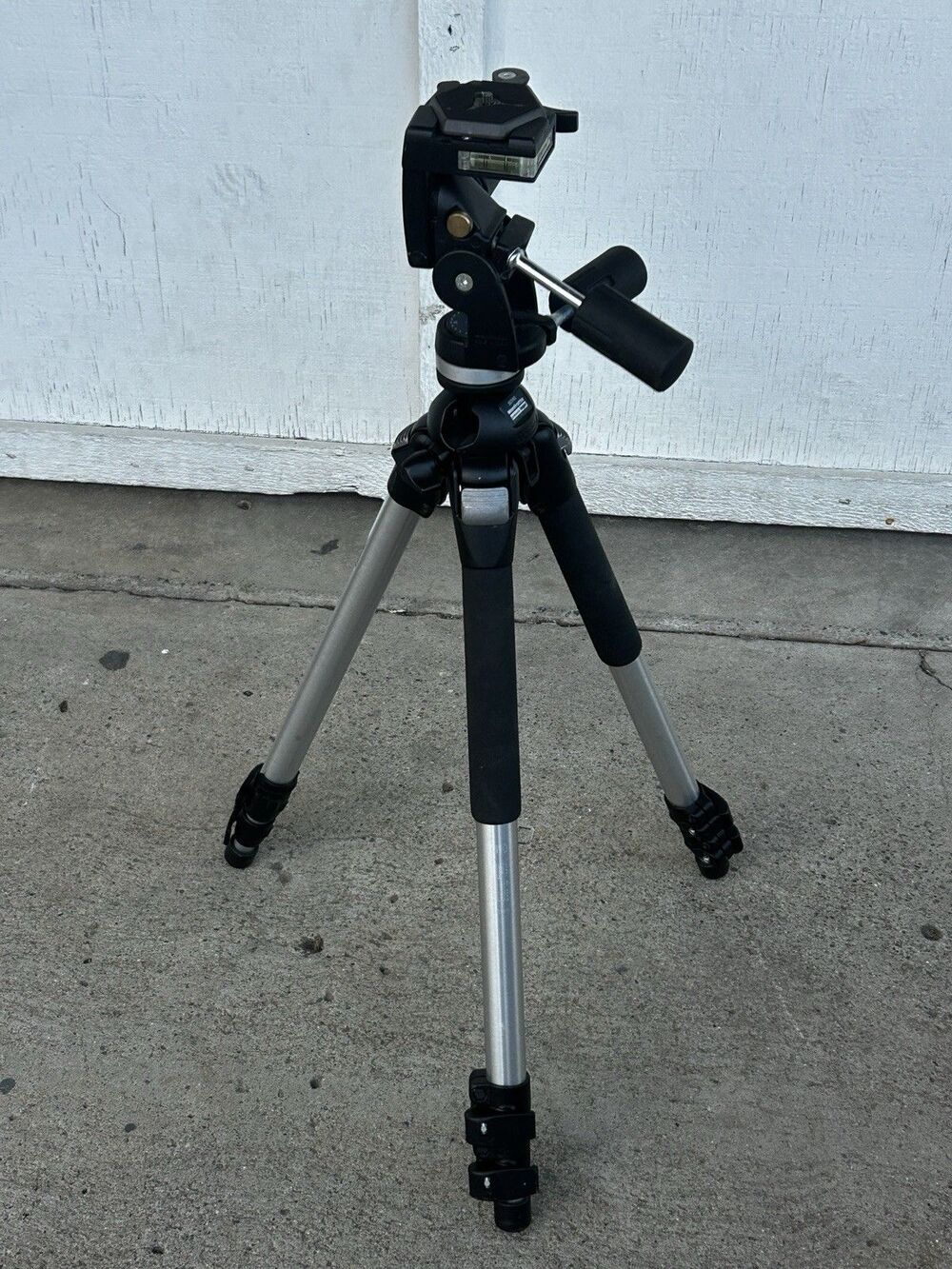 Bogen Manfrotto 3021PRO Aluminum Tripod with Pan Tilt Head Made in Italy